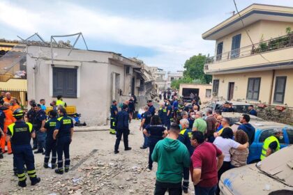 Saviano, crollo palazzina, soccorsi sul luogo della tragedia